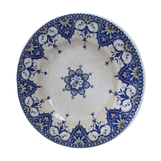 Plate in Earthenware of Sarreguemines decoration Rouen XIX th