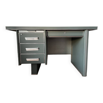 Strafor desk