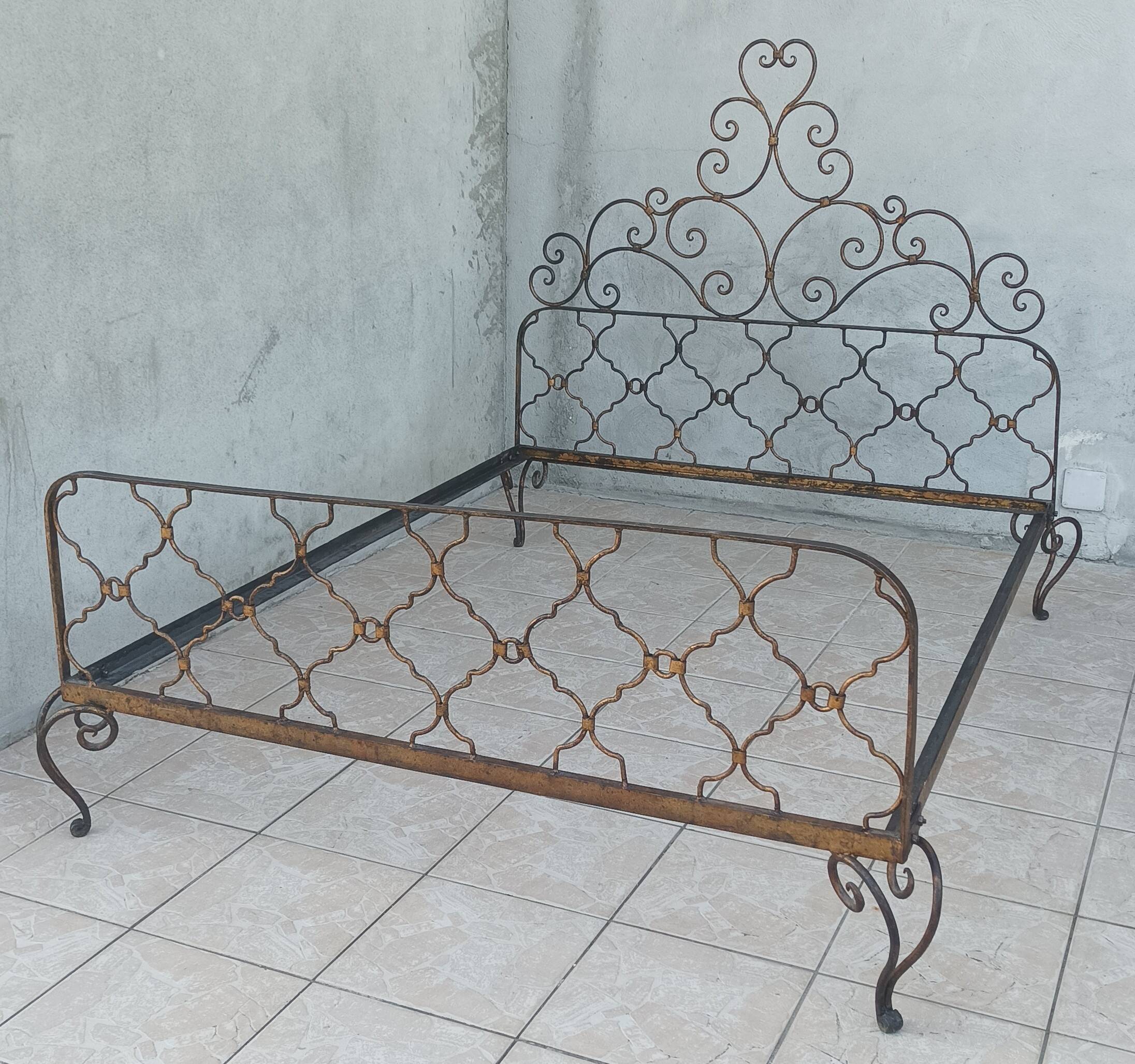 Lit style Louis XV en fer forgé