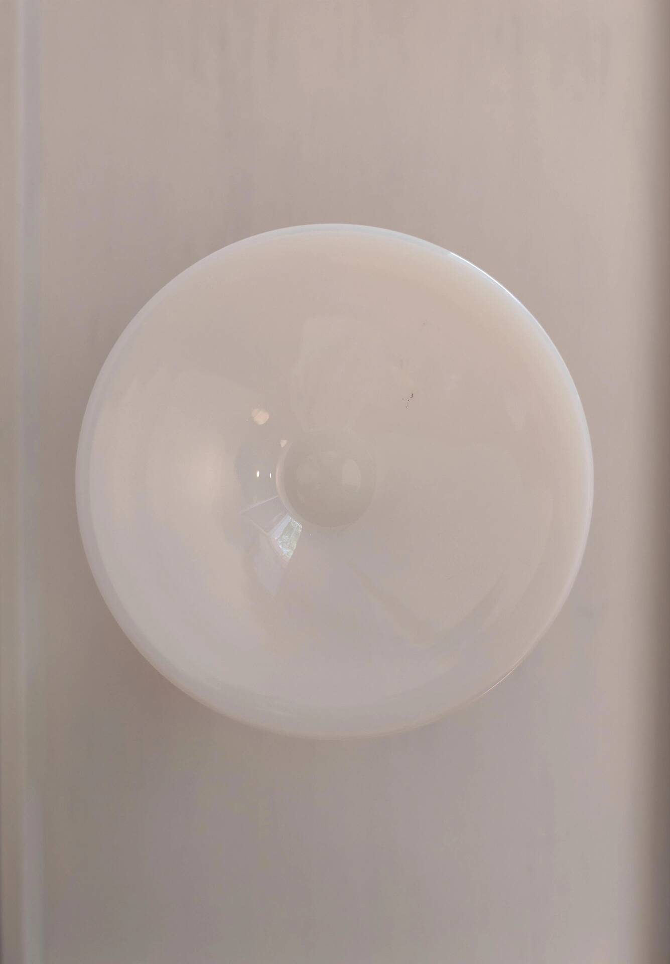 Vase in opalescent glass paste