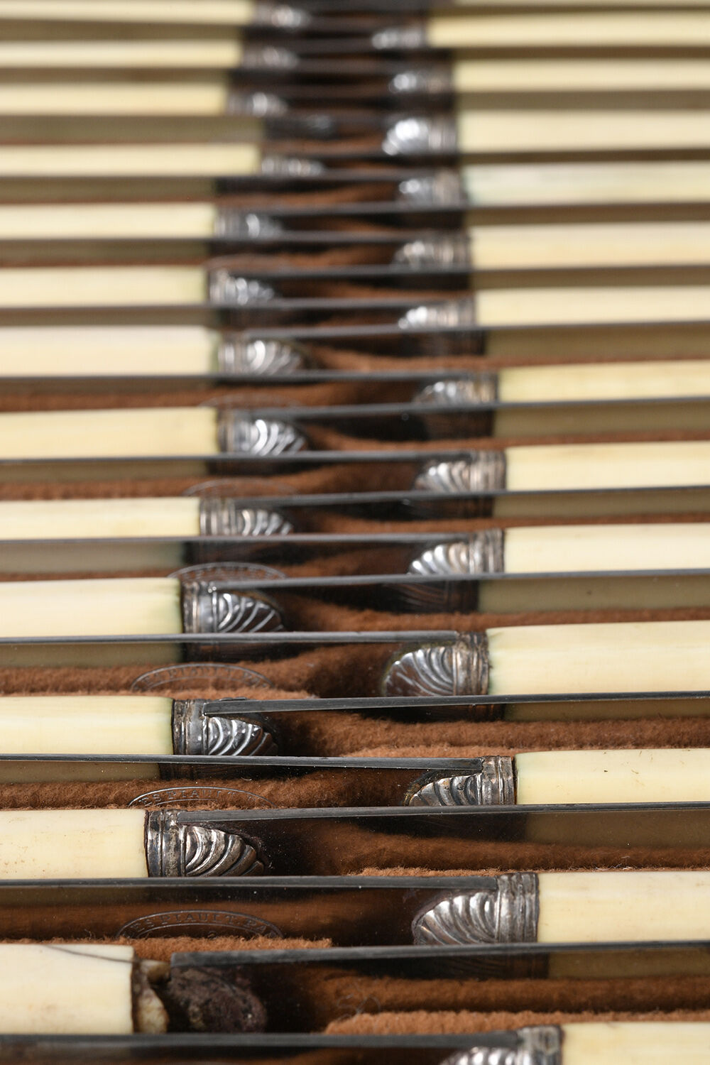 Wooden box and his housewife signed Jules Piault