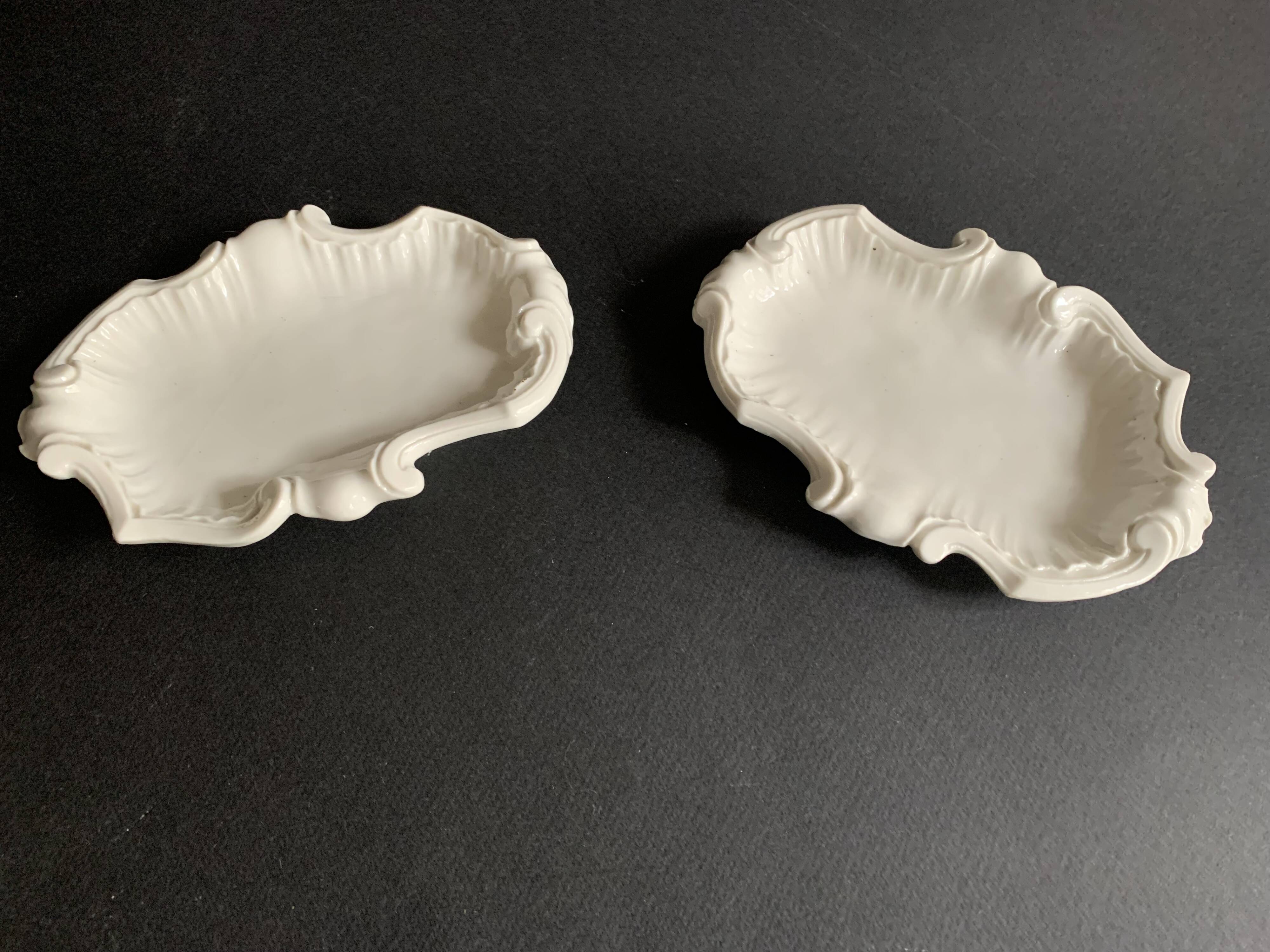 Meissen porcelain shell-shaped bowls, early 19th century, Germany