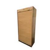 Armoire d'archives vintage en bois / armoire à rideau / armoire à compartiments