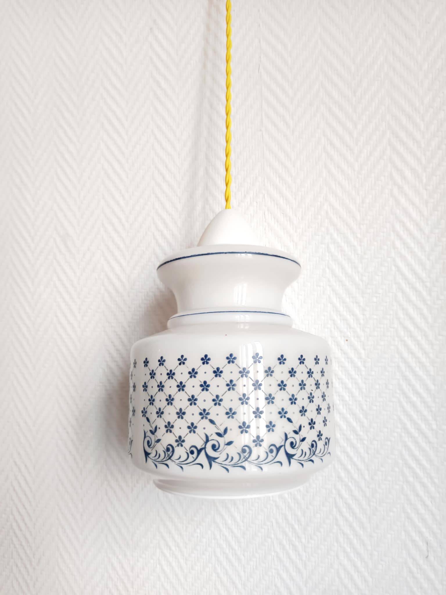 Vintage floral portable lamp
