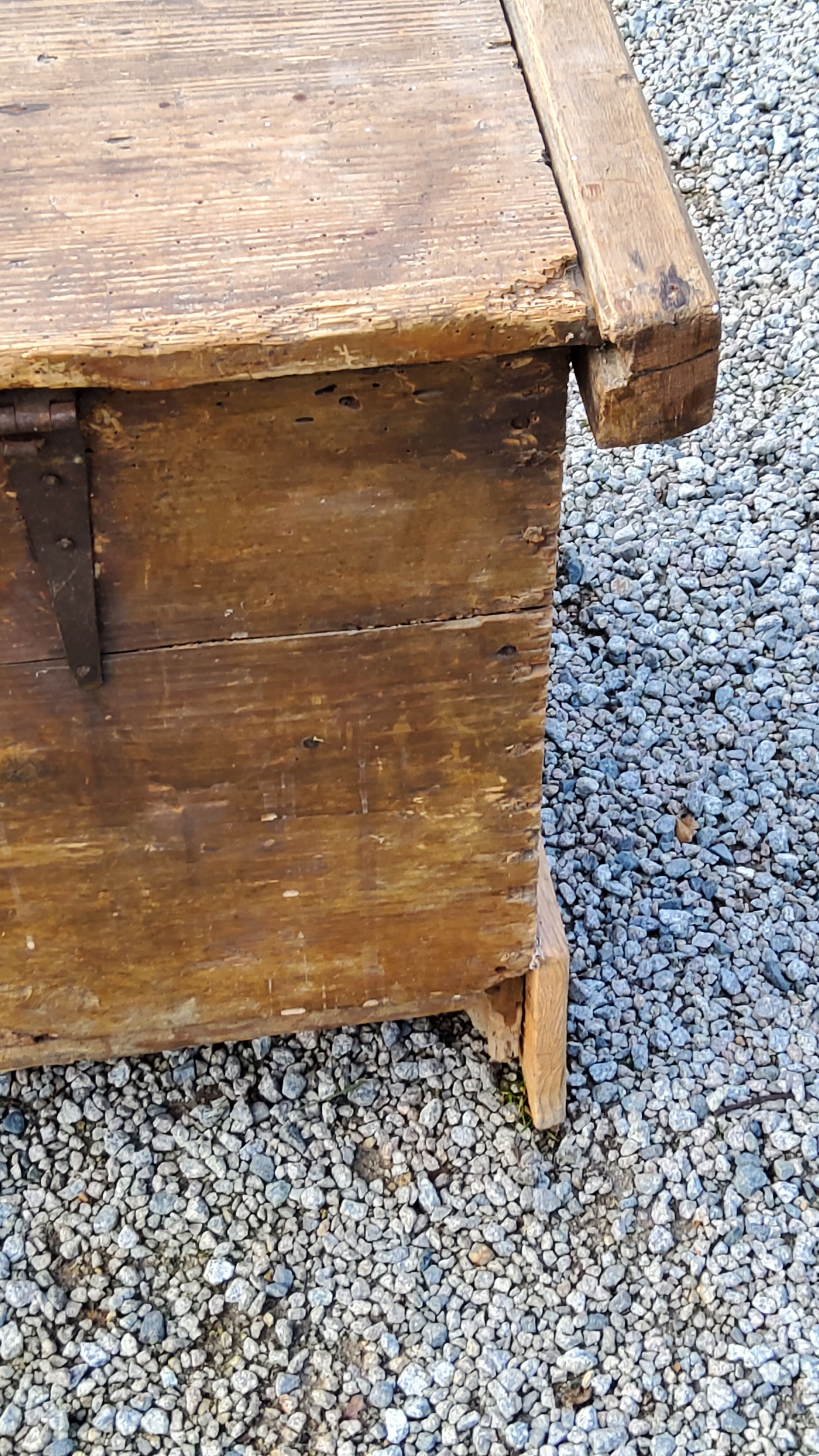 Alsatian polychrome wedding chest eighteenth -nineteenth century