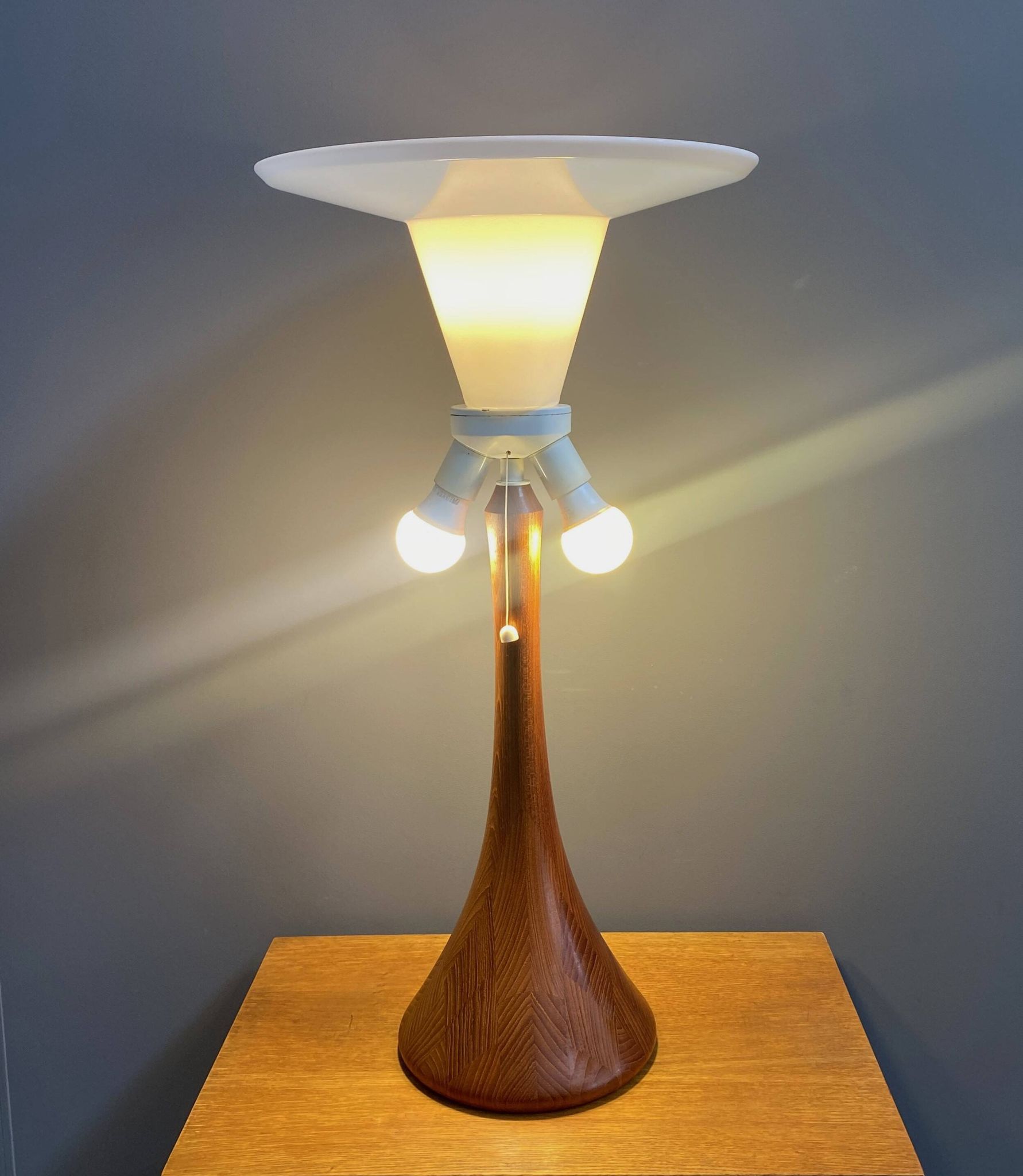 Lampe de table en teck par Domus modèle 7442, années 1970