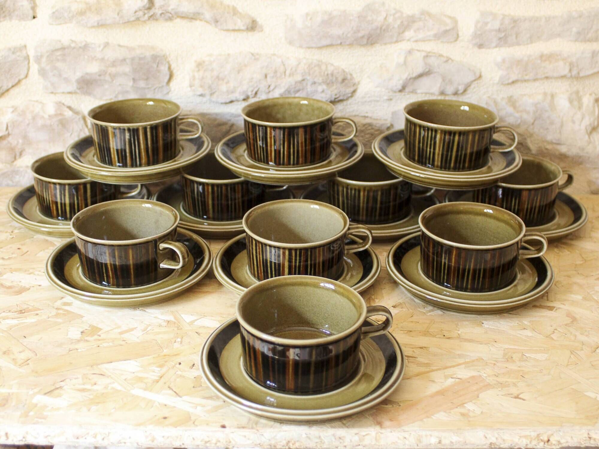11 tasses et soucoupes série Kosmos Arabia Finlande