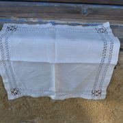 Napperon ancien en fil blanc broderies Jours fait main