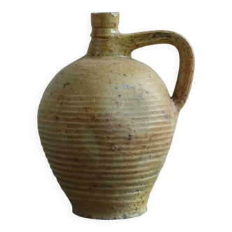 Pichet ancien en faïence française aux tons orangés