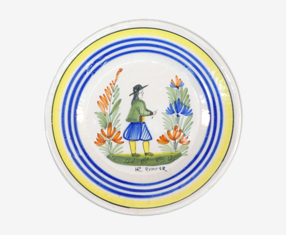 Assiette en faience hr quimper décor breton