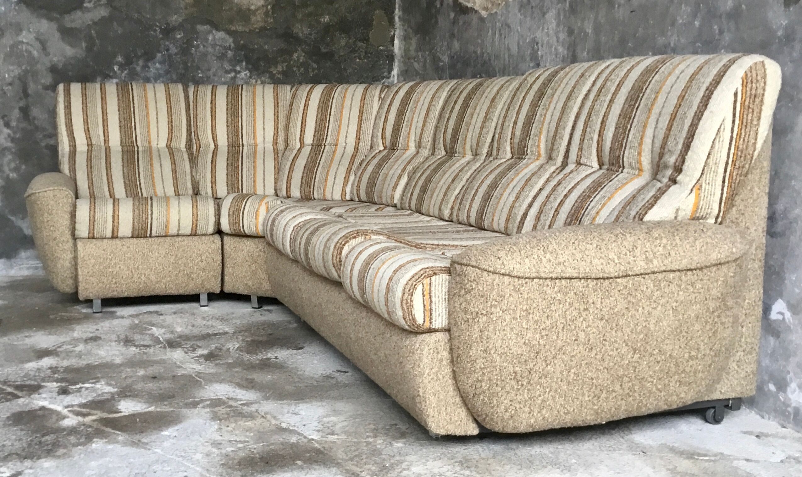 Corner sofa convertible in antique wool brand GMC seats - design 1970