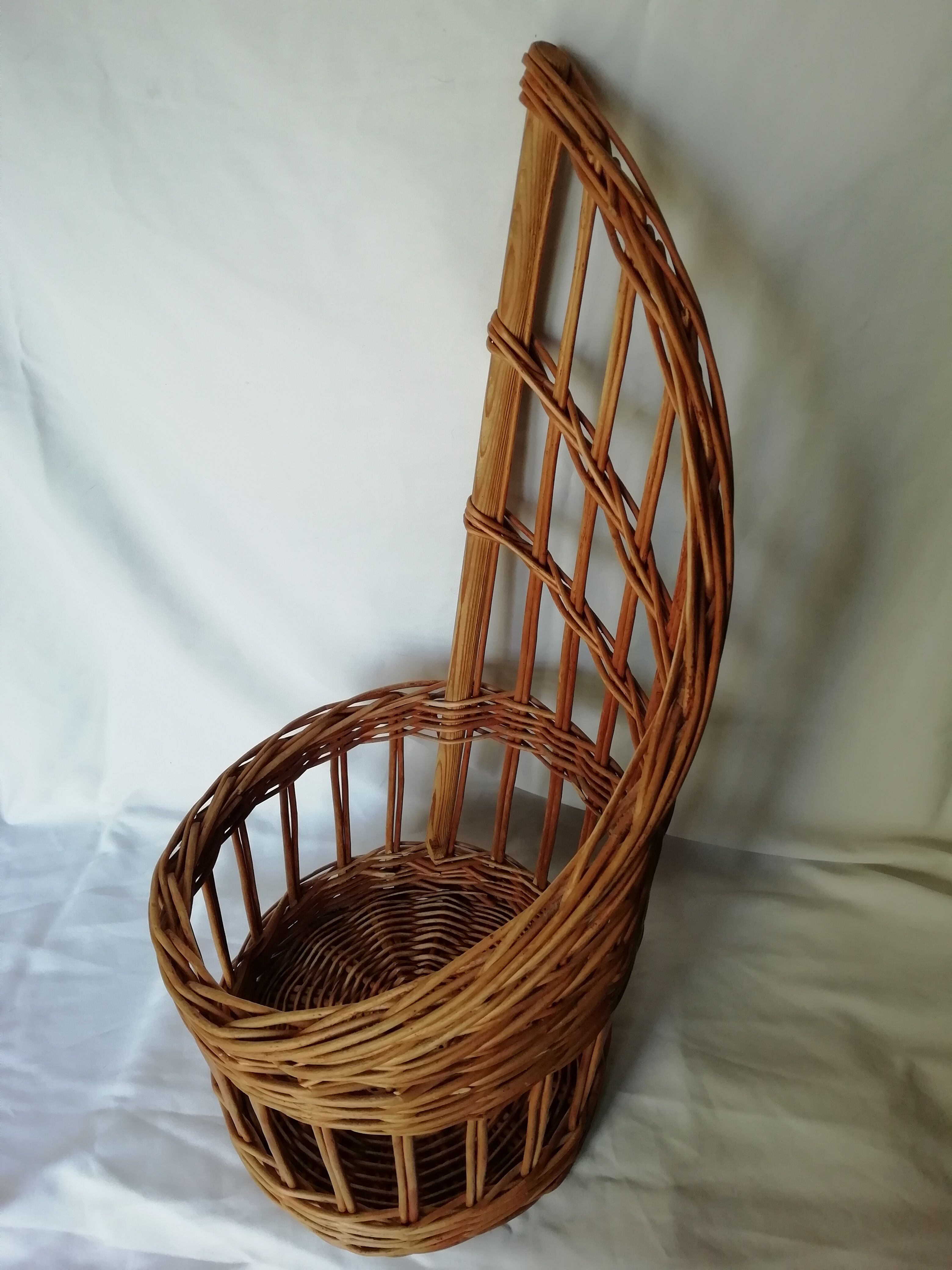 Baker's wicker bread basket in perfect condition