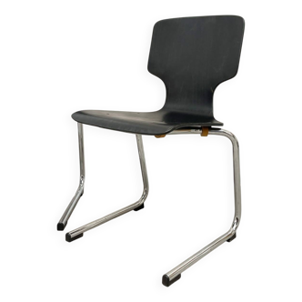 Chaise vintage en bois thermoformé noir