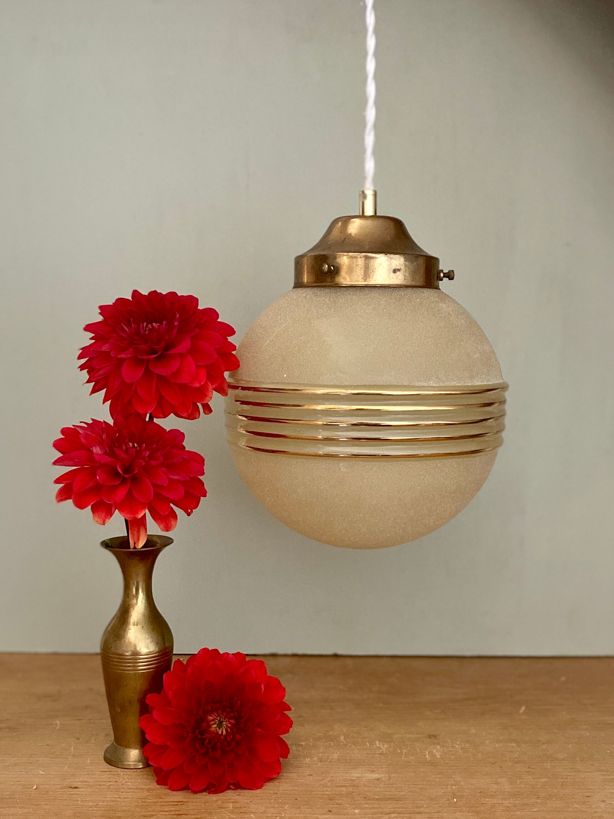Vintage art deco globe pendant lamp in yellow and gold granite glass