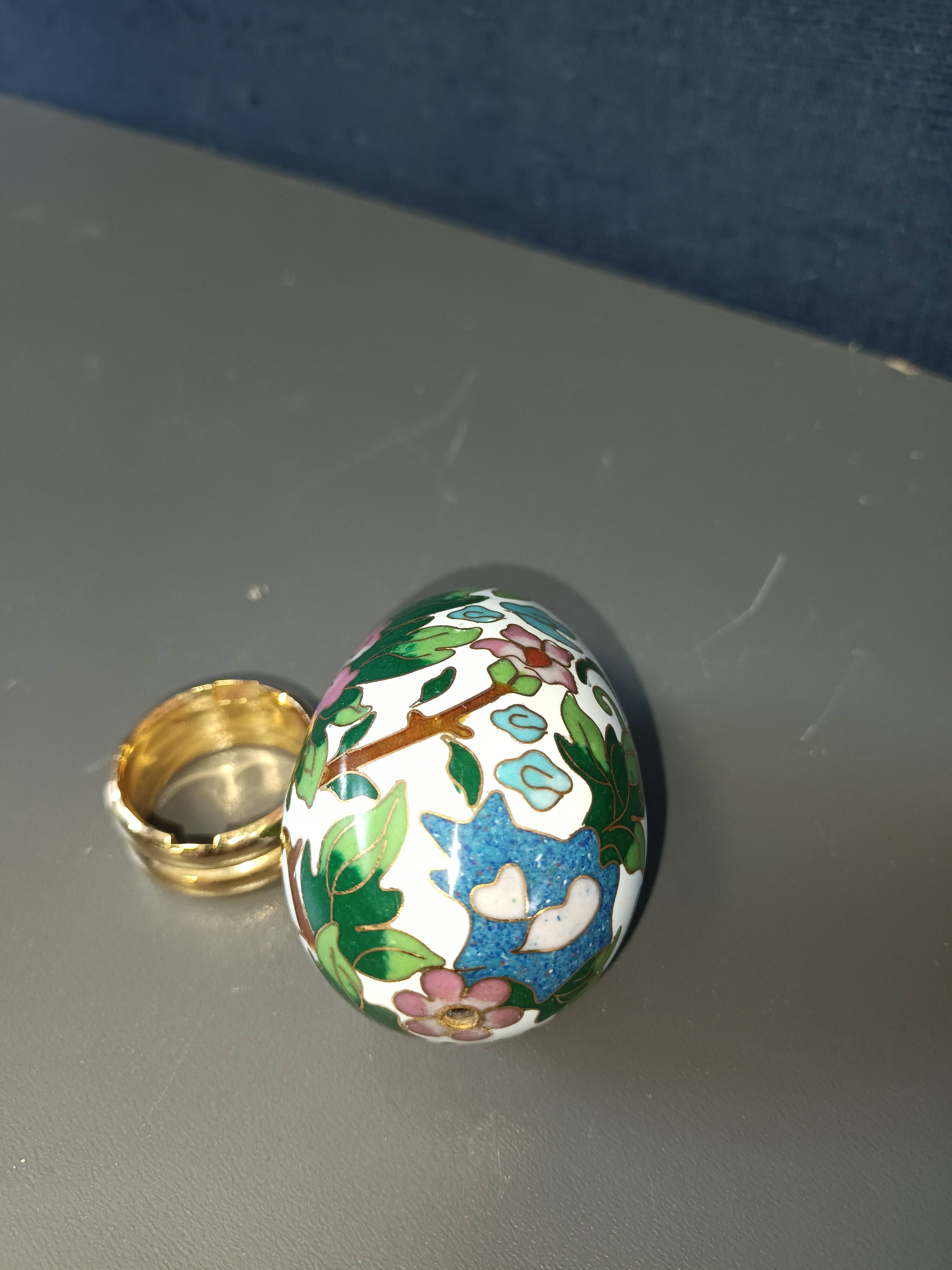 Decorative cloisonné egg