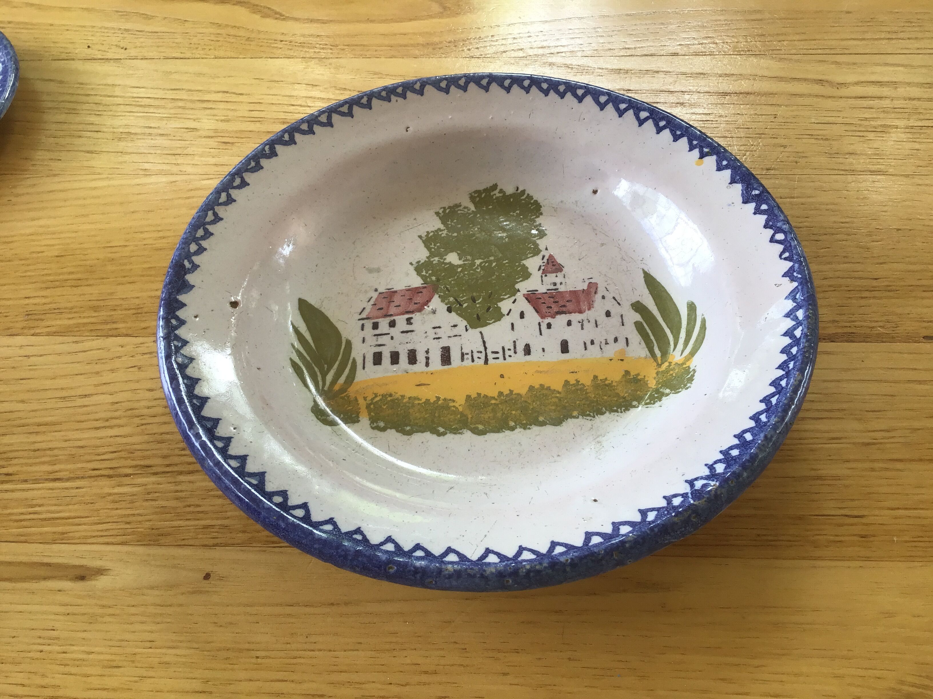 Hollow plate earthenware of Charolles