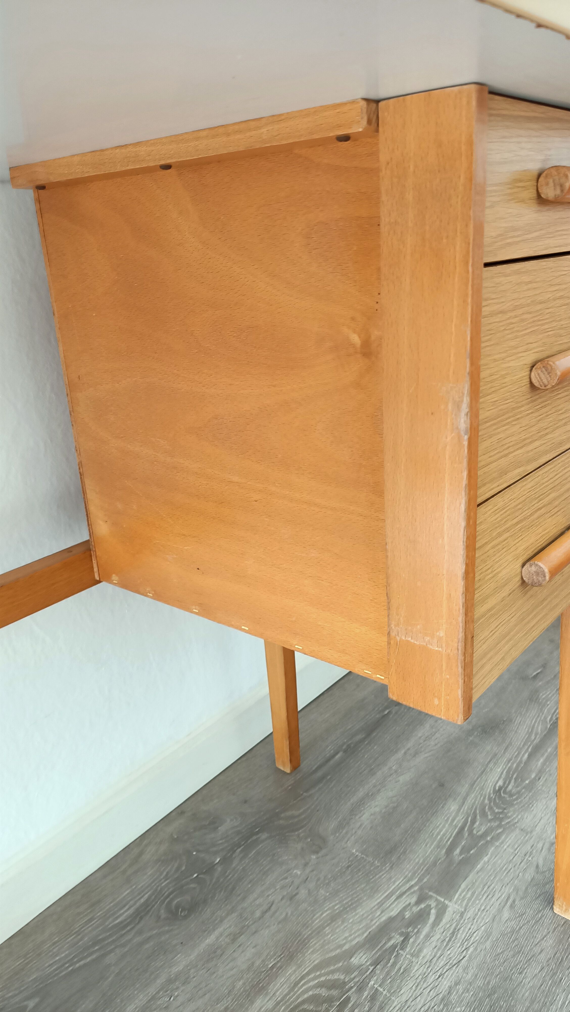 Desk 3 vintage drawers and its chair