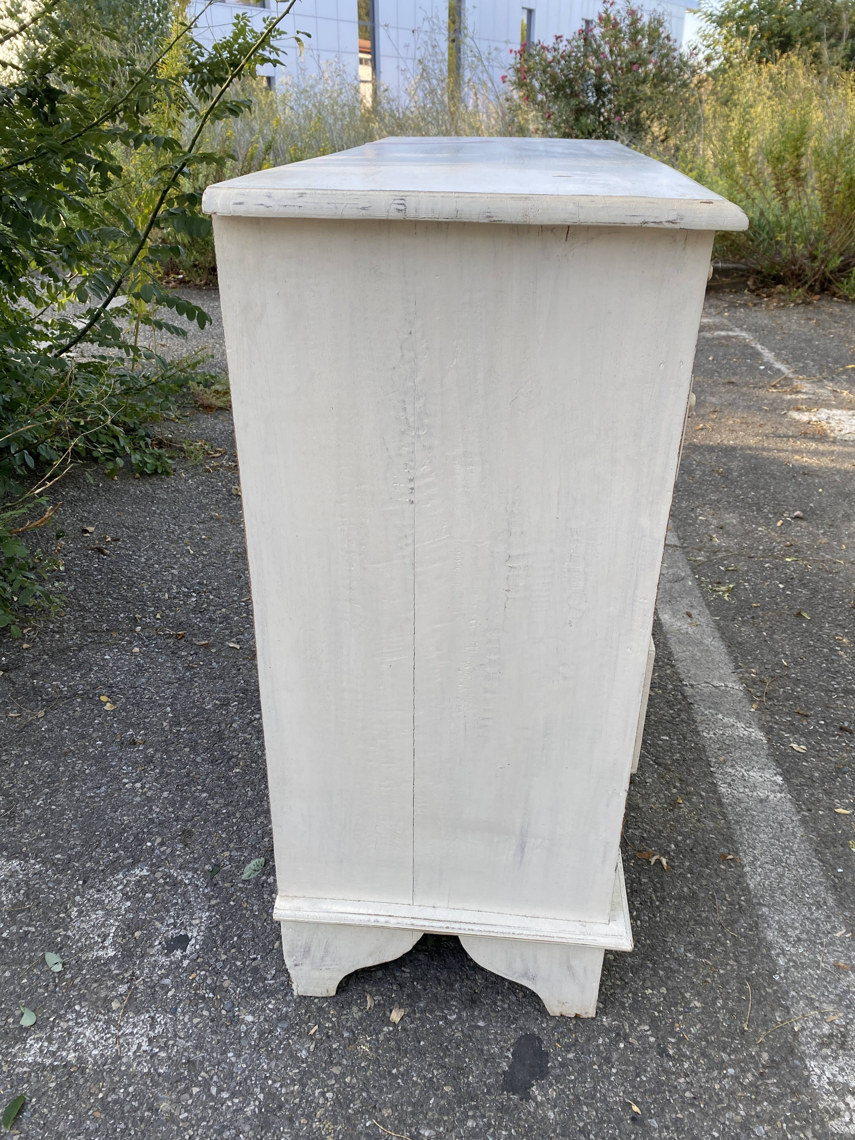 Commode en pin patiné blanc multi tiroirs