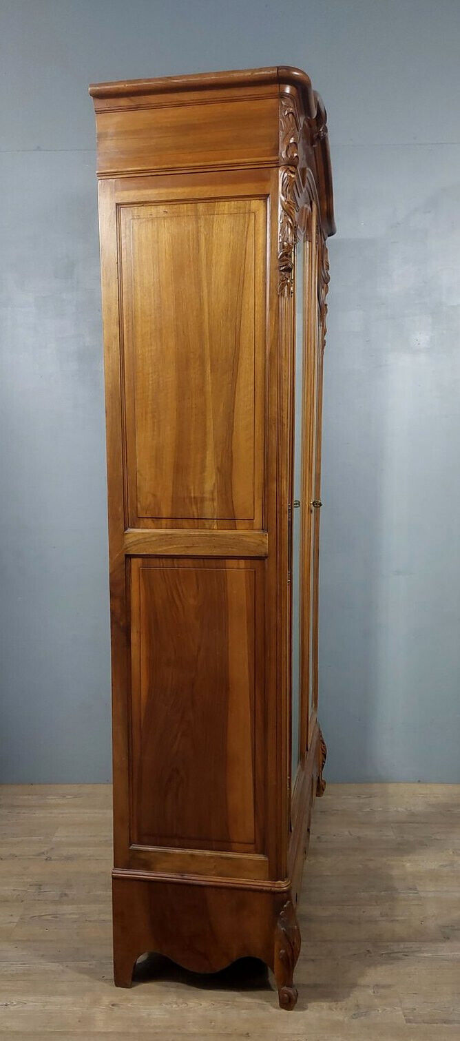 Louis XV wardrobe in walnut with blond patina circa 1880-1900