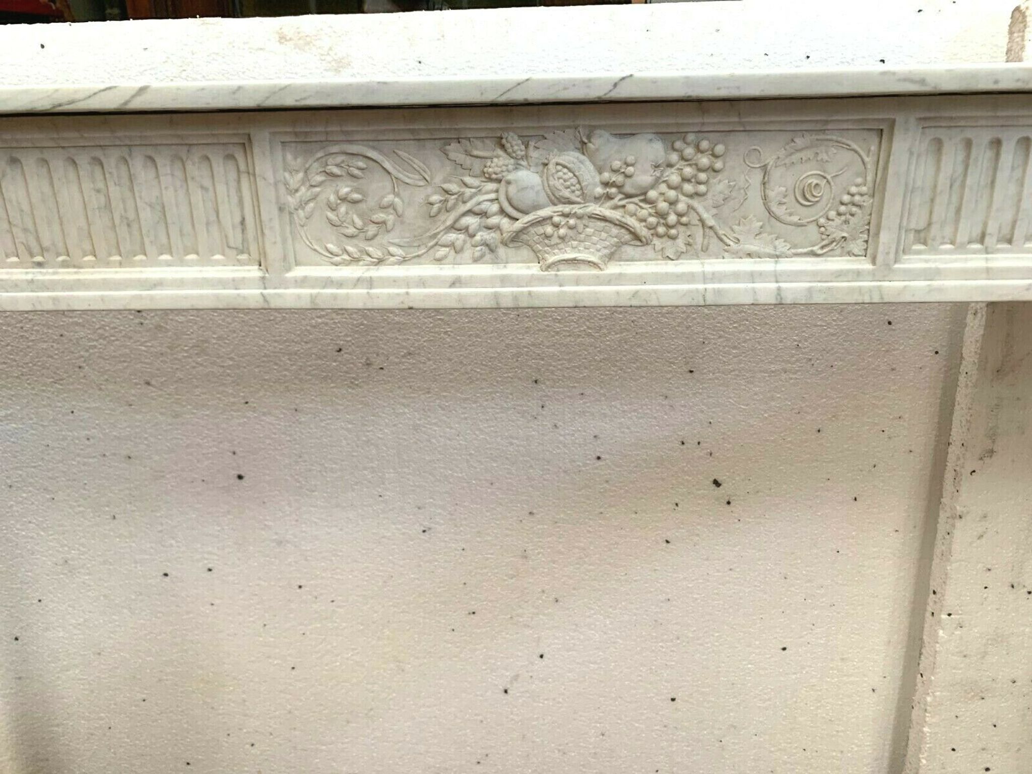 Louis XVI fireplace in 19th century white Carrara marble