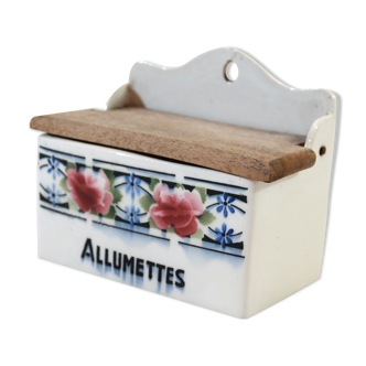 Kitchen box for matches