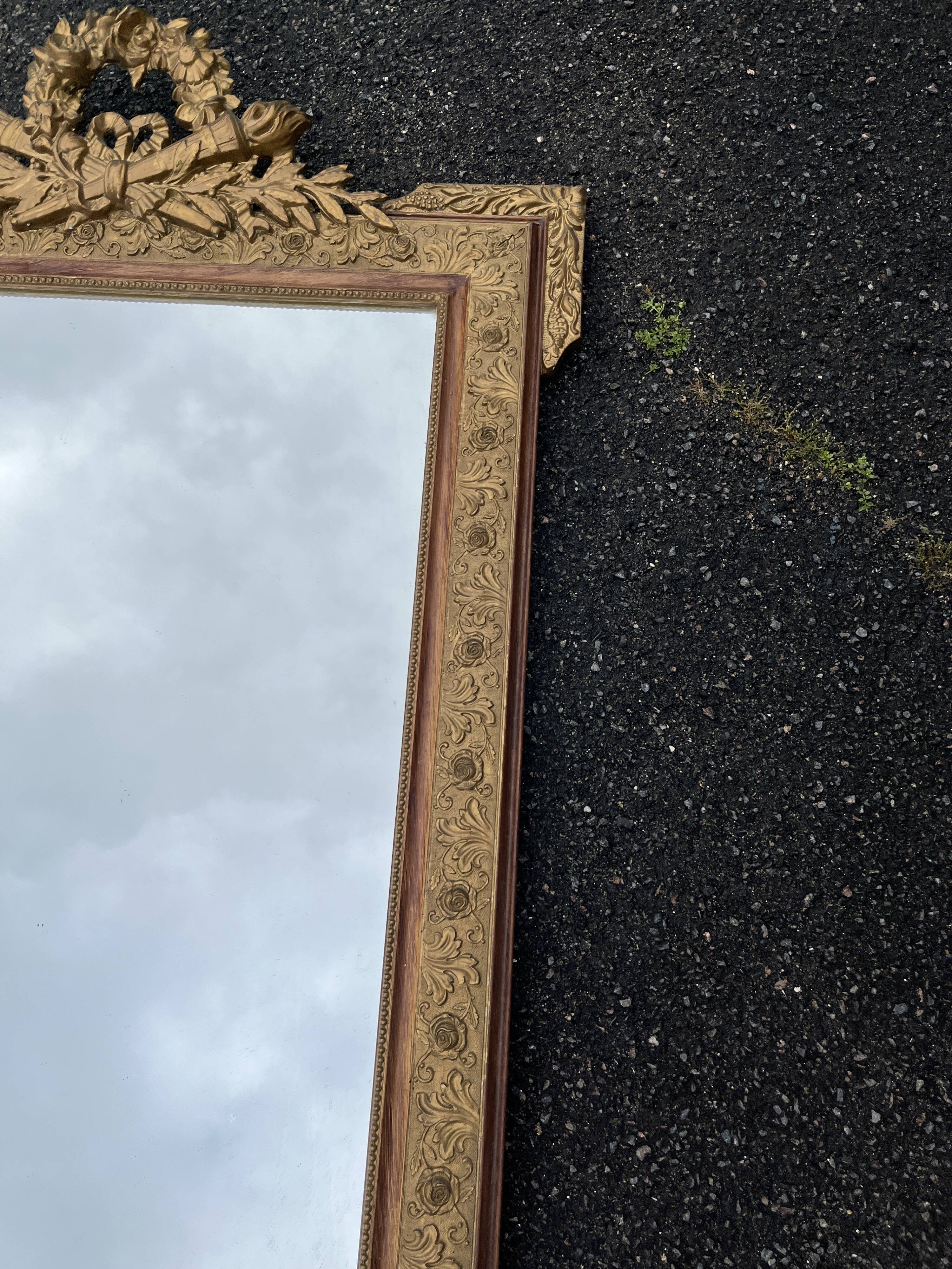 Large gold mirror in Louis XVI style with laurel crown, 121 cm.