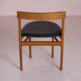 Table and 4 scandinavian encastrable chairs