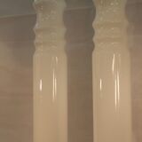 Paire de hauts vases Murano blancs, XXe siècle