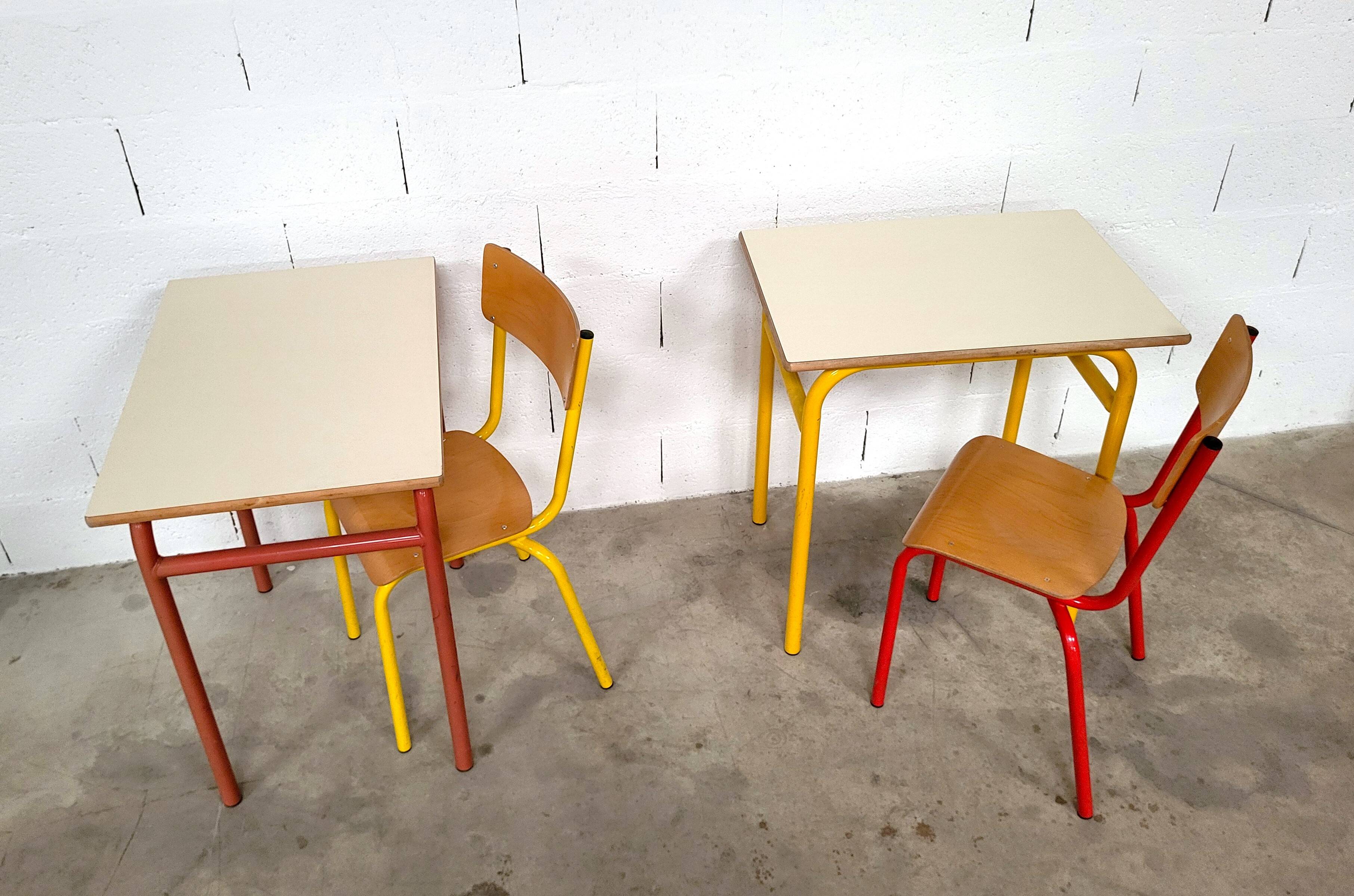 40 Yellow, red school desks and desks from the 80s/90s