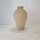 grande jardinière en pierre de Mactan ou en pierre fossile, années 1980