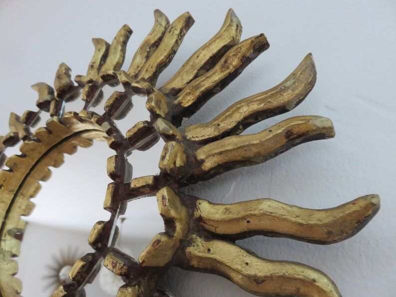 Miroir soleil en bois doré avec incrustations 35cm