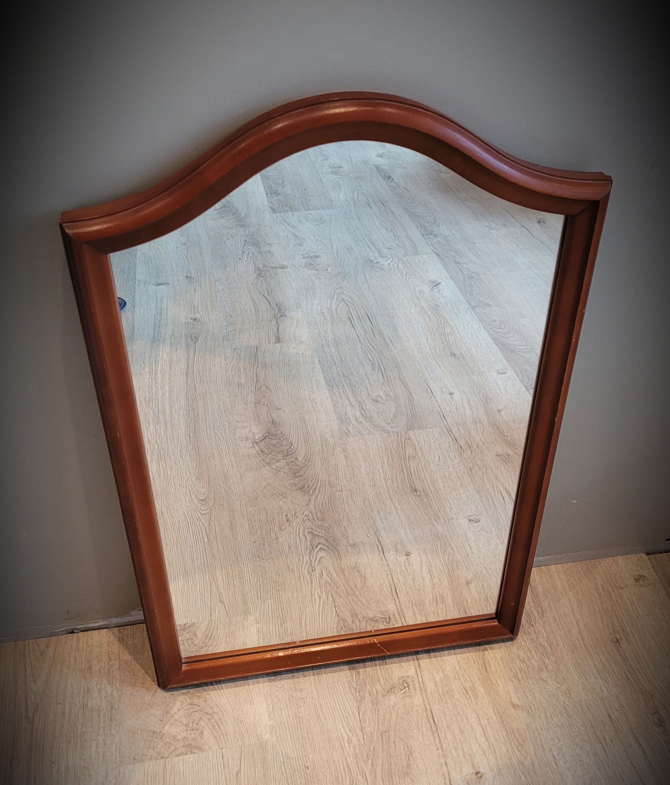 Miroir merisier moustache