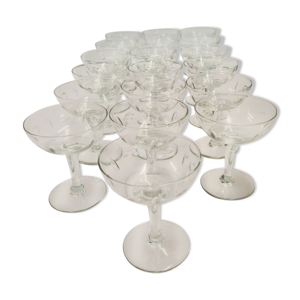 19 coupes à champagne
