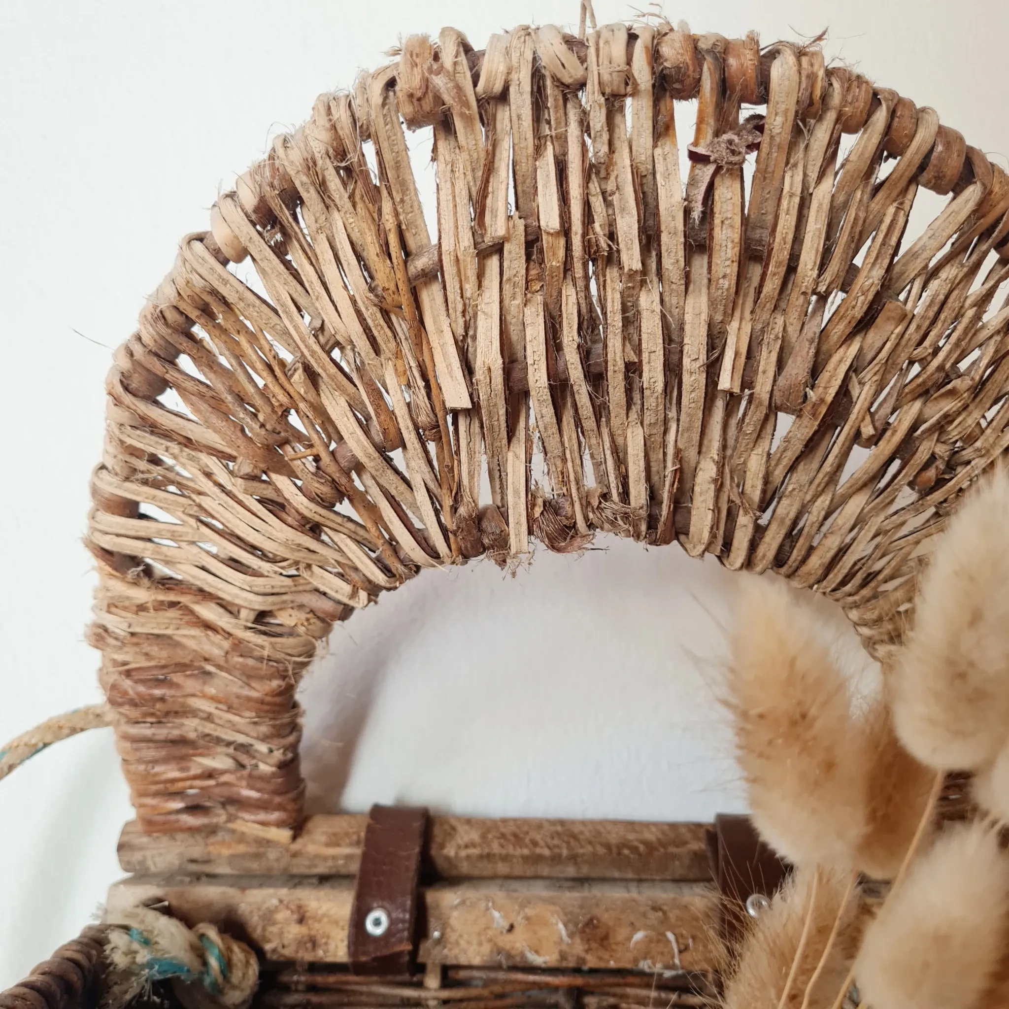 Vintage woven wicker fisherman's bag – Wall rattan basket