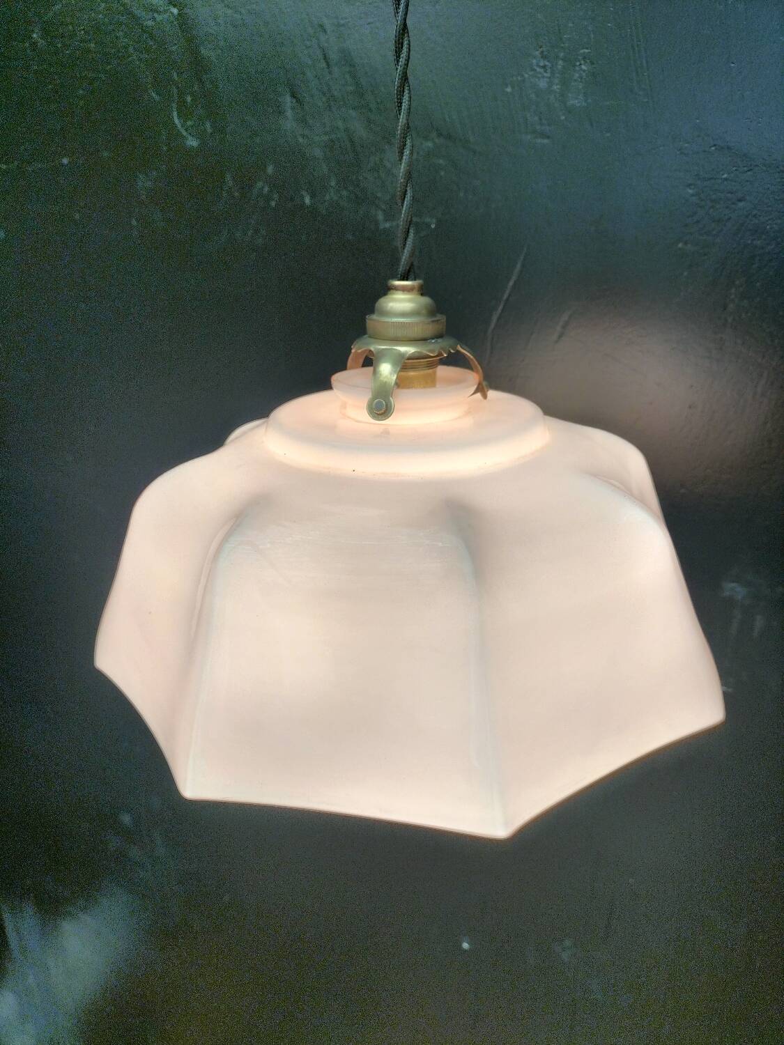Opaline suspension