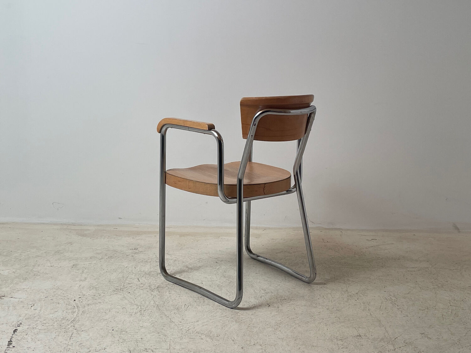 Fauteuil cantilever B261 par Émile Guillot édition Thonet