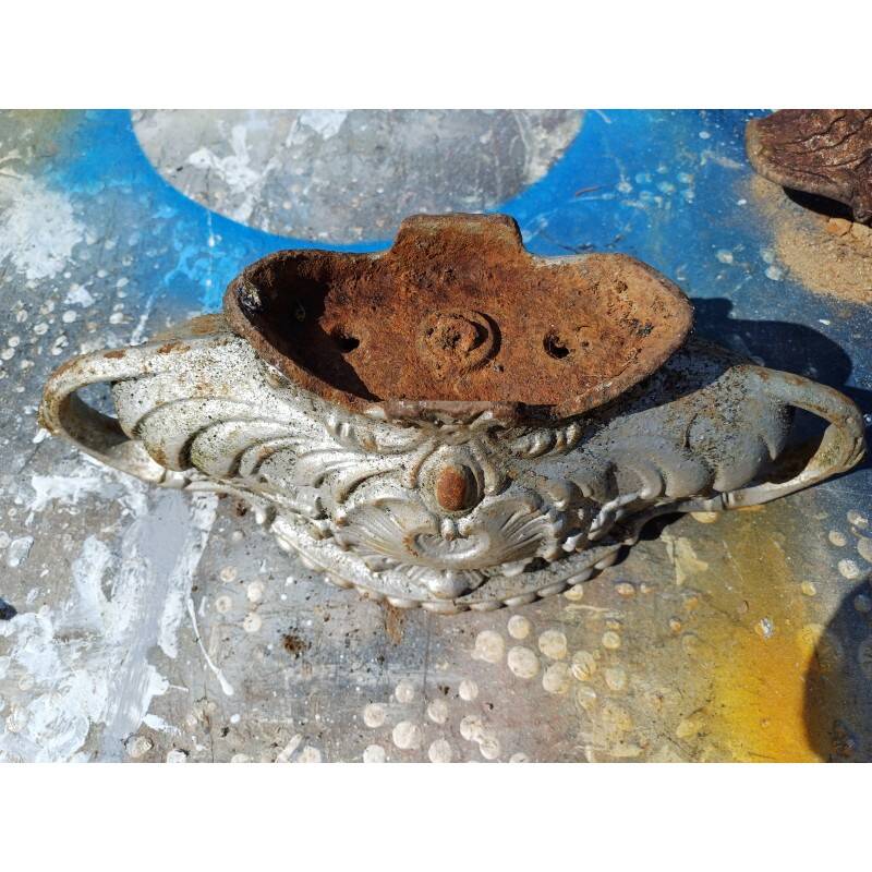 2 cast iron planters from 1900 from Charleville-Mézières, rockery style