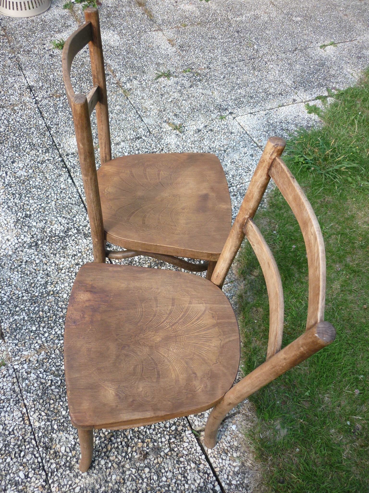 Set of 2 old and screen-printed bistro chairs