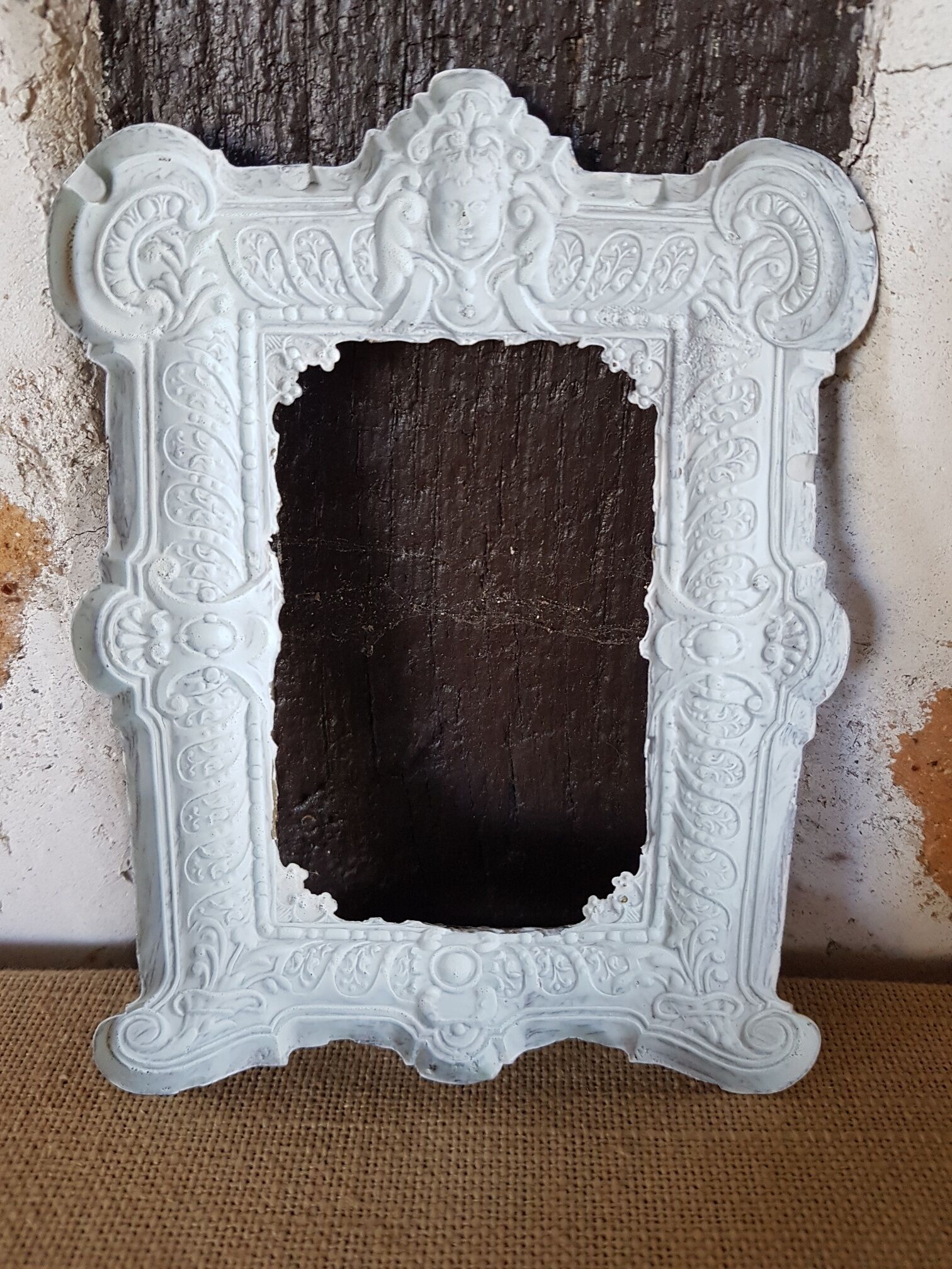 Small old frame in repelled brass patinated white