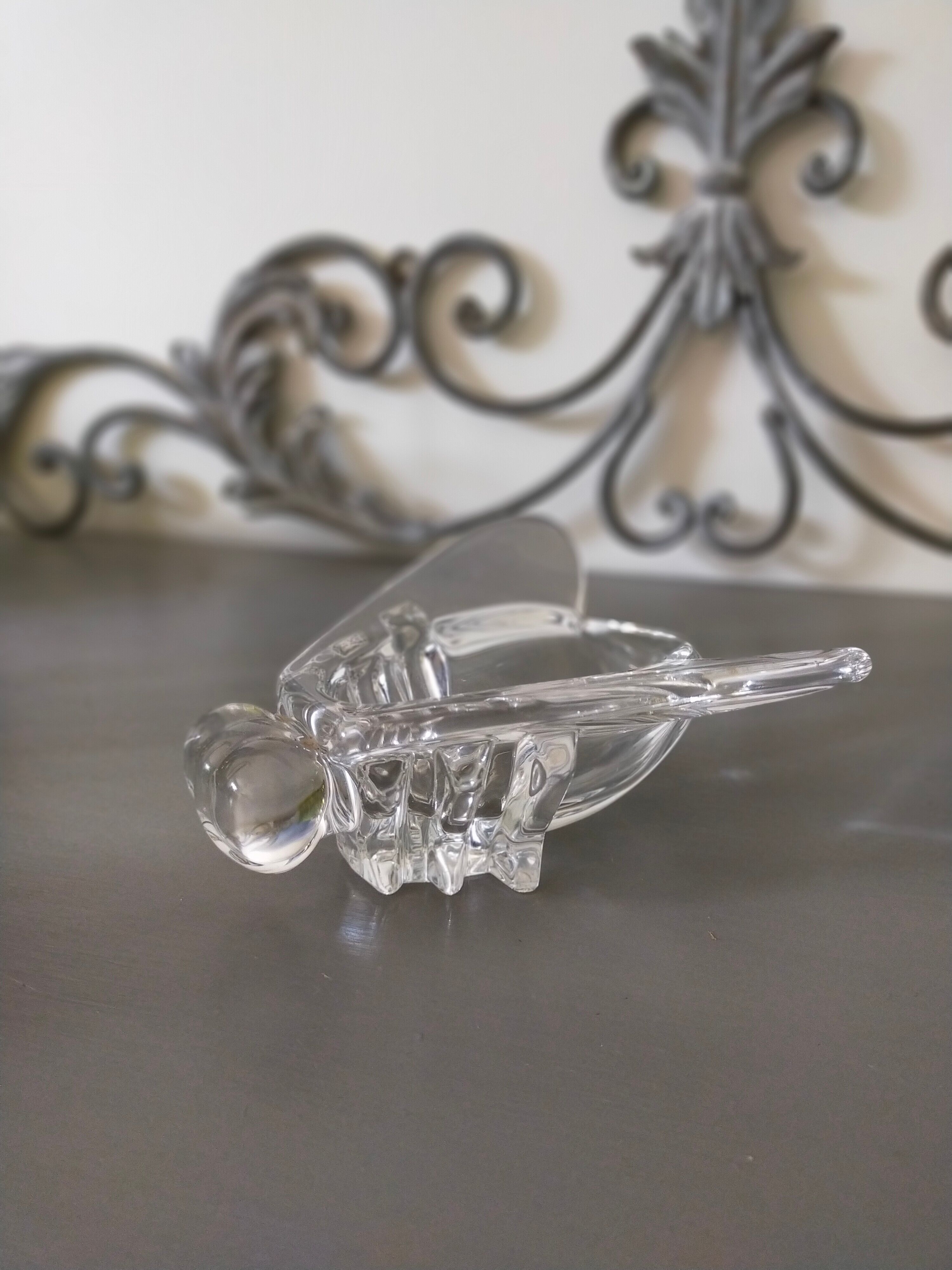 Vacuum pocket crystal old bee or fly valves