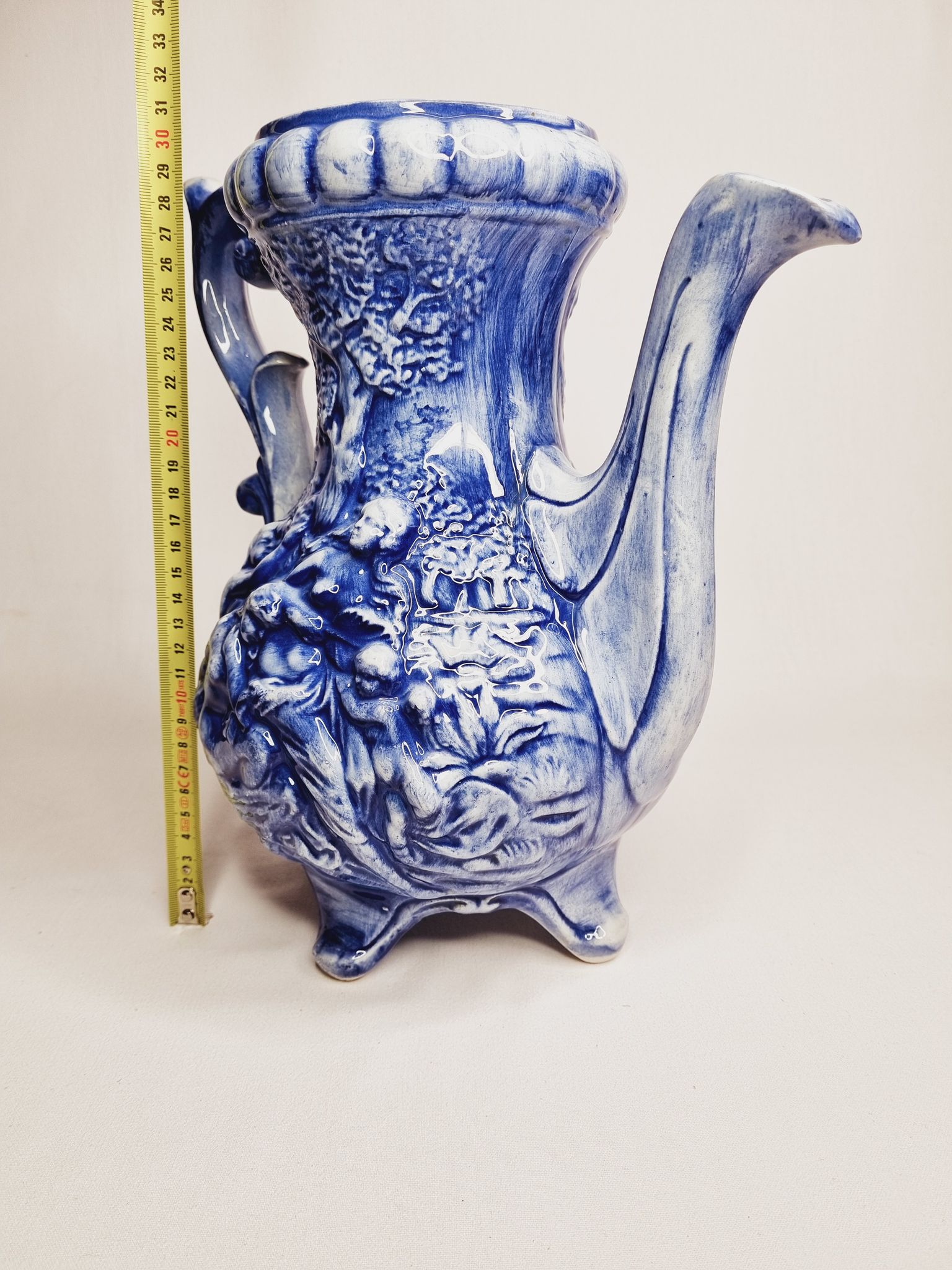 Large vase with antique decorations in relief, 30 cm