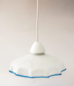 Blue mesh opaline suspension