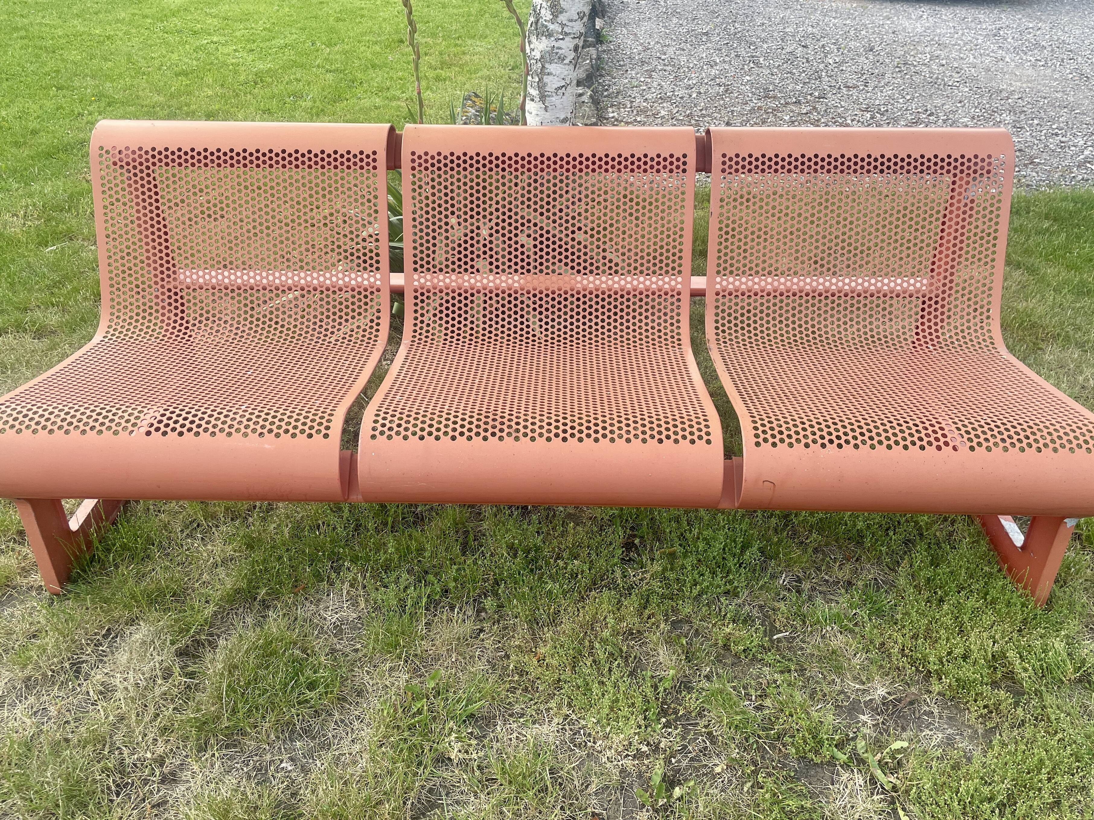 "Lagos" bench original by Artifort, designed by Nel Verschuuren, Netherlands.