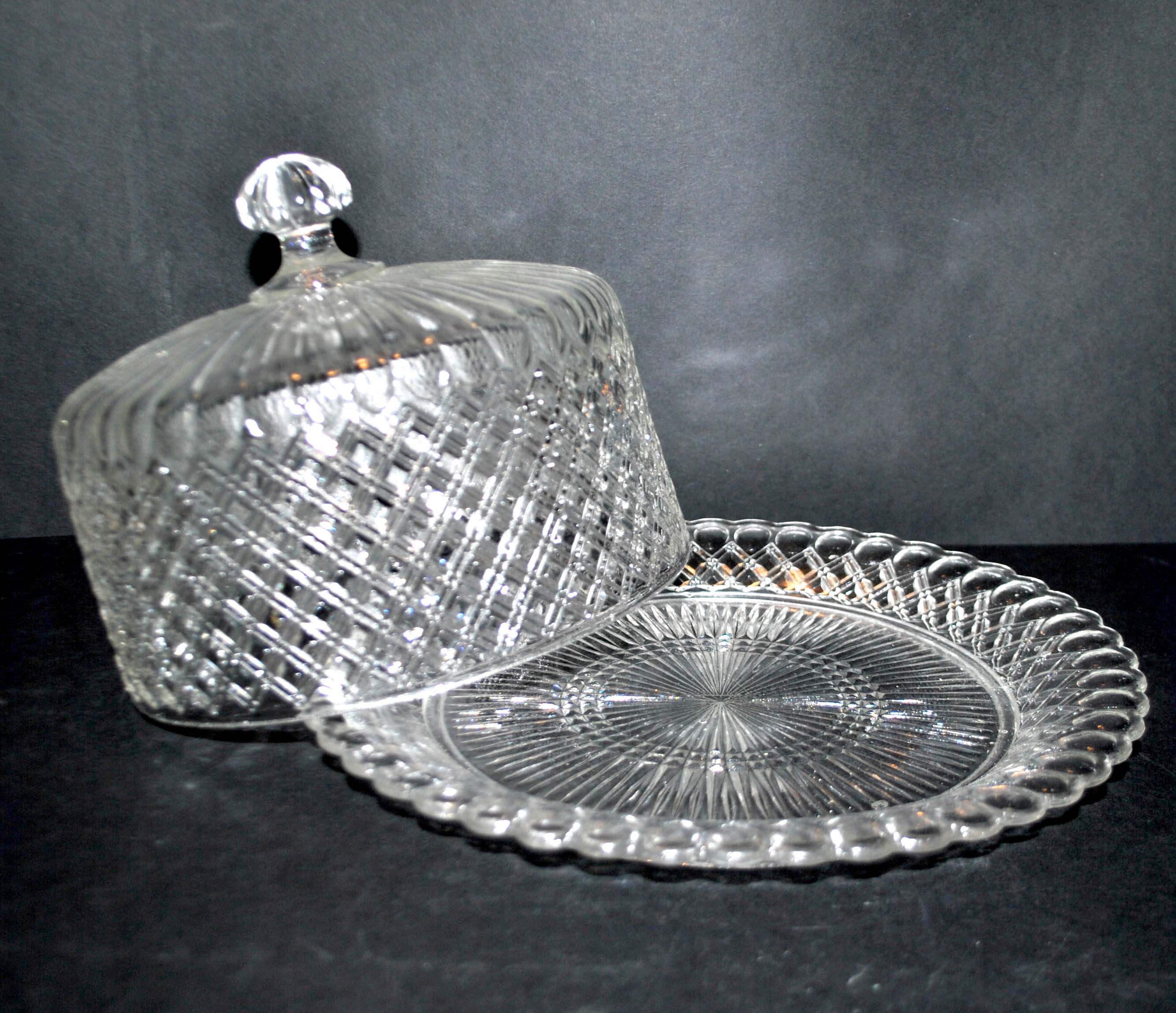 Vintage cheese bell in pressed glass molded DIAMOND 16cm