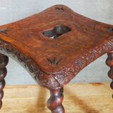 Tabouret ancien en bois massif tourné et sculpté