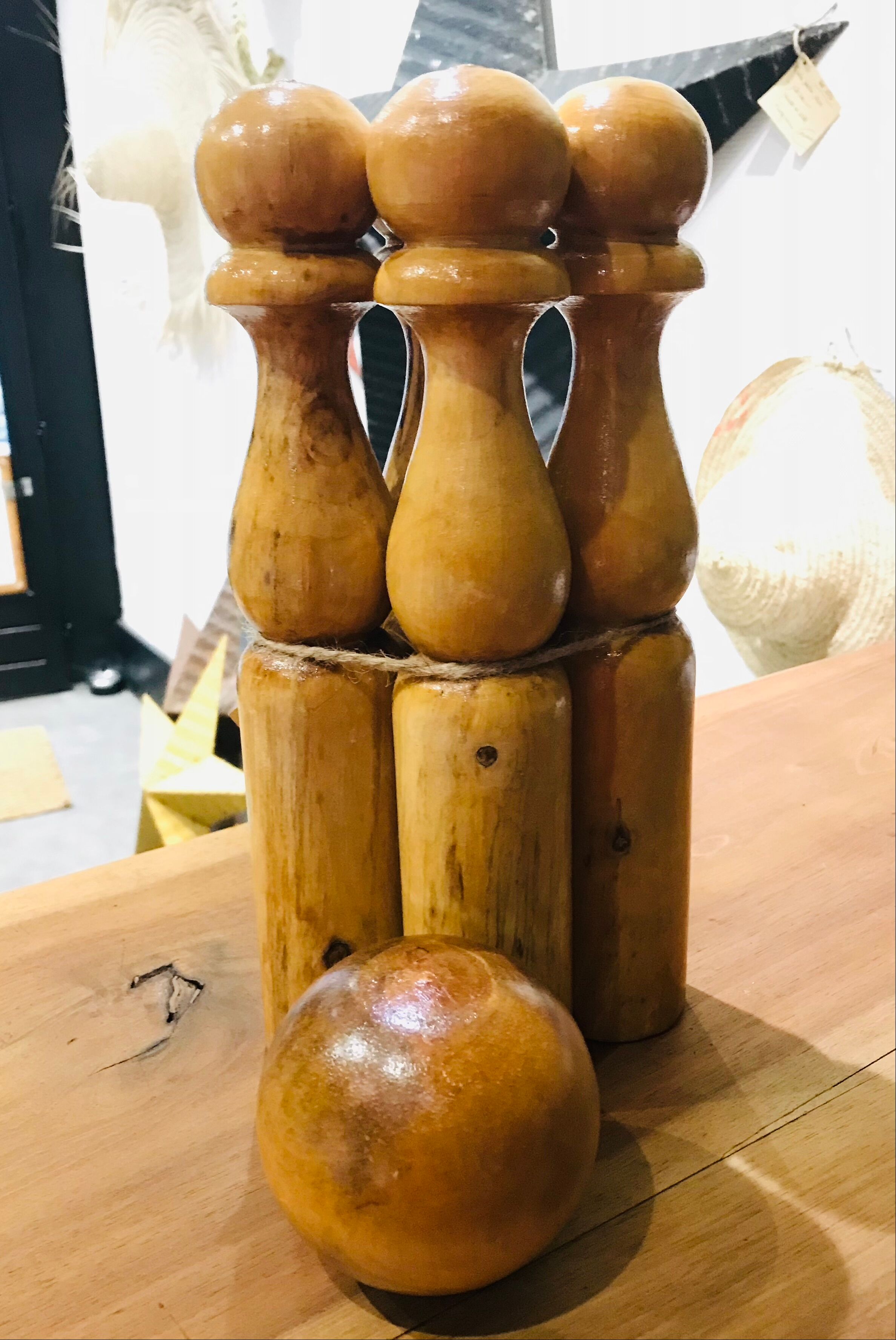Lot 4 old wooden bowling and their ball