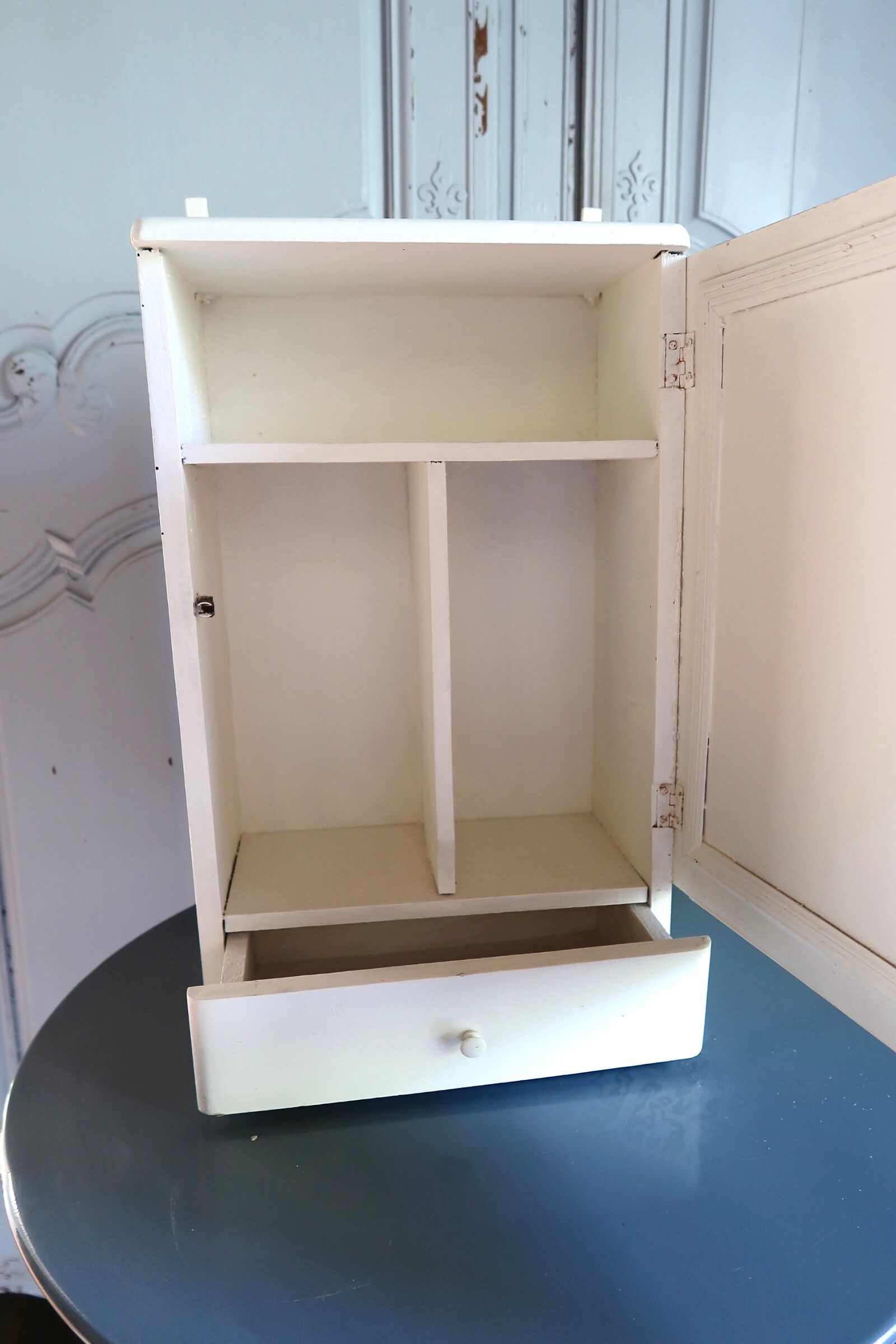 Armoire à pharmacie avec miroir