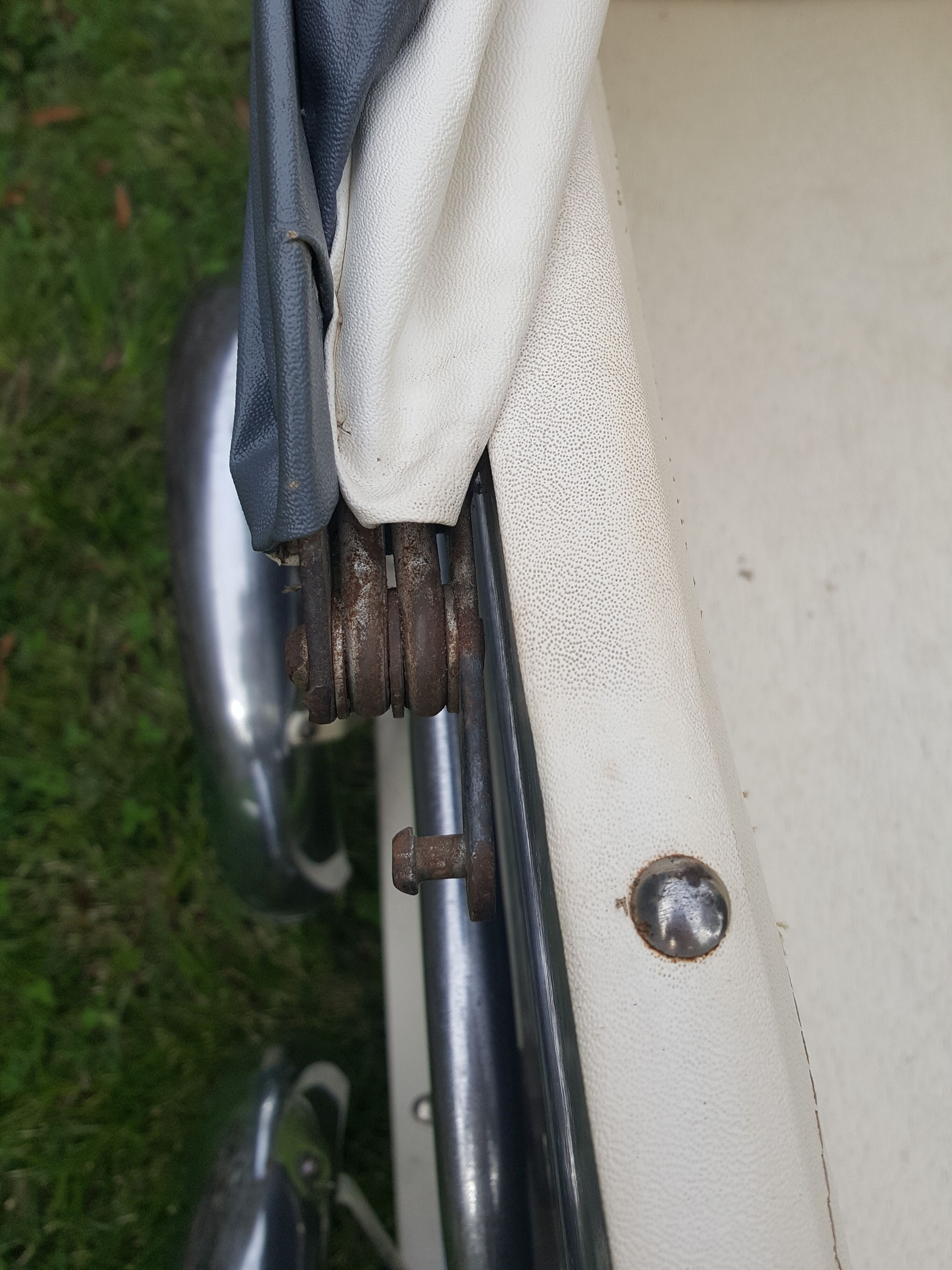 former 1950s pram that can be turned into a stroller