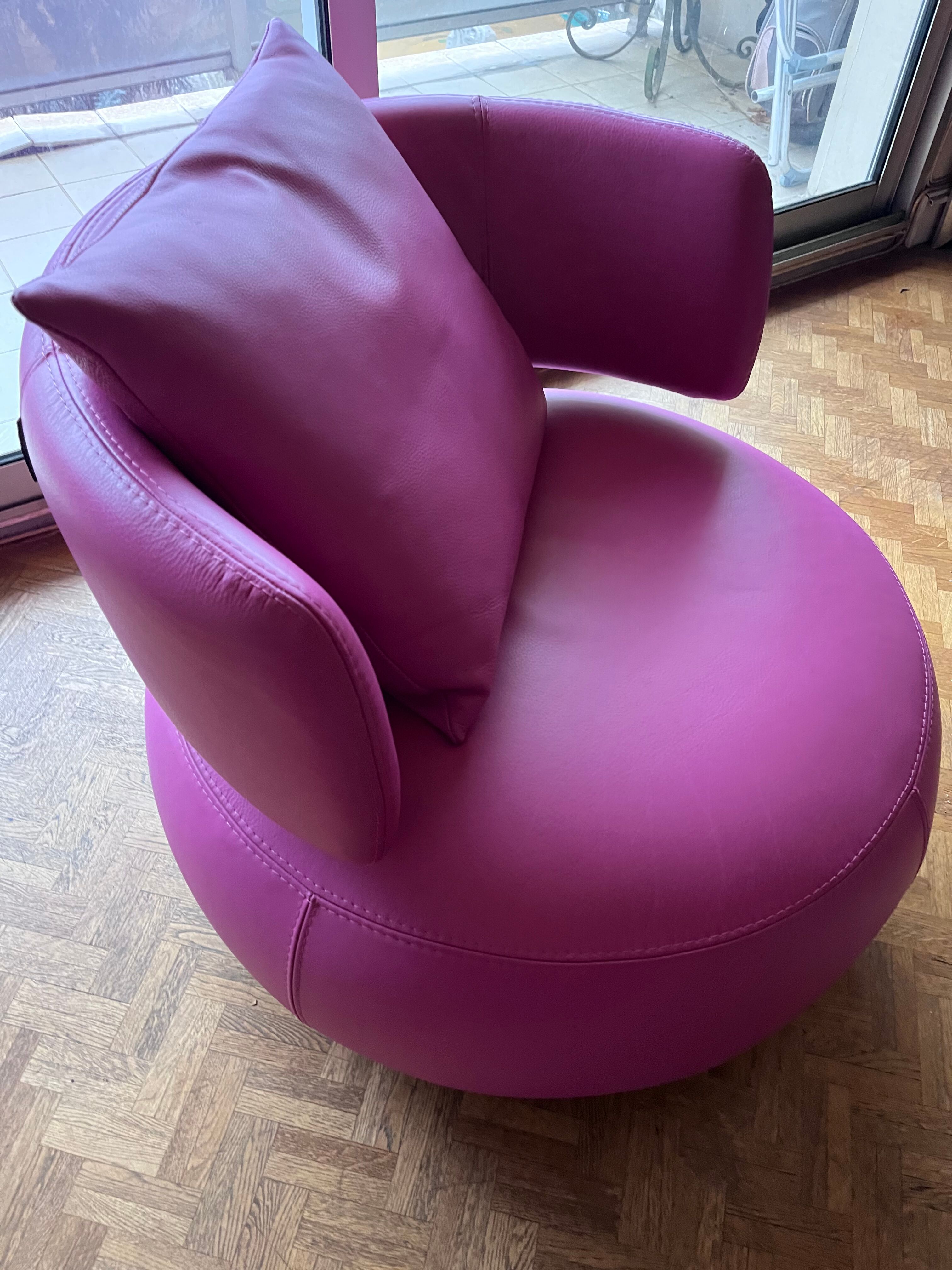 Armchair Curl leather heater fuschia Roche Bobois swivel
