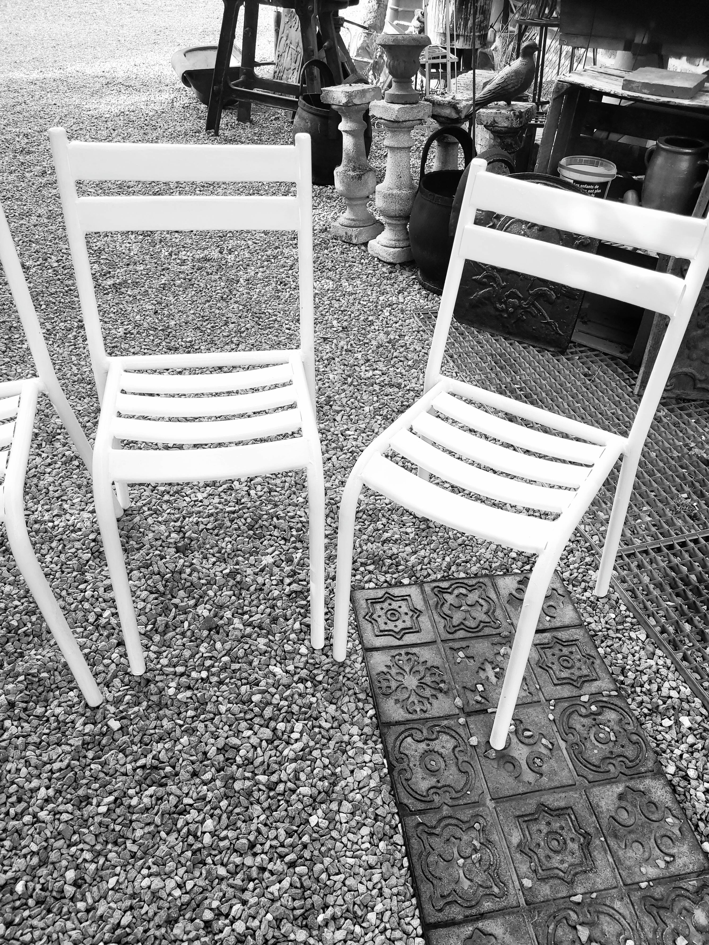 6 iron garden chairs
